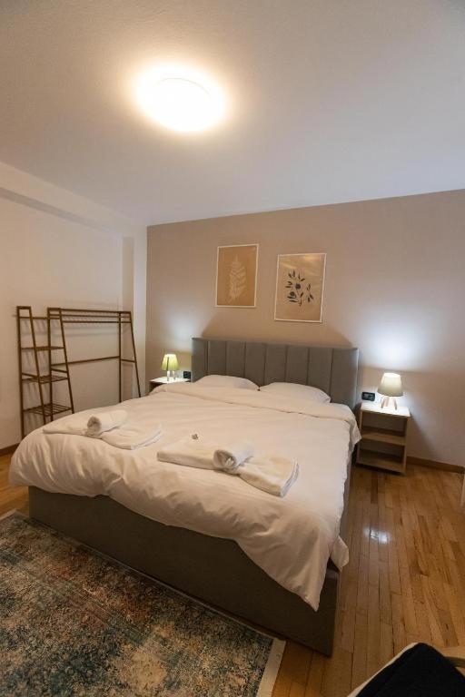 Light-2 Lovely Apartment In Τίρανα Εξωτερικό φωτογραφία