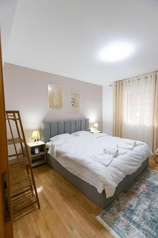 Light-2 Lovely Apartment In Τίρανα Εξωτερικό φωτογραφία
