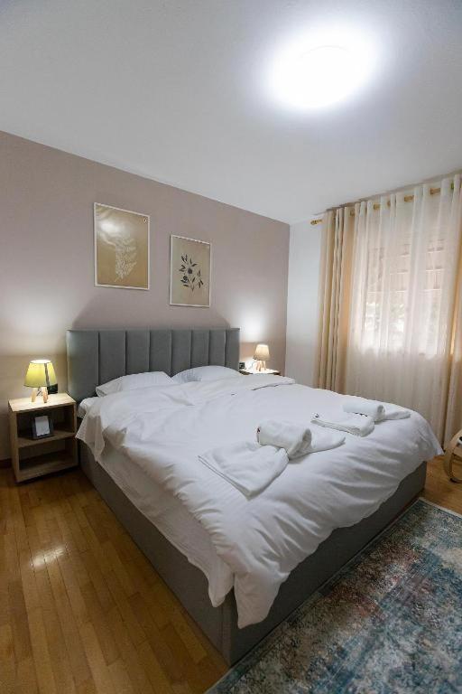 Light-2 Lovely Apartment In Τίρανα Εξωτερικό φωτογραφία